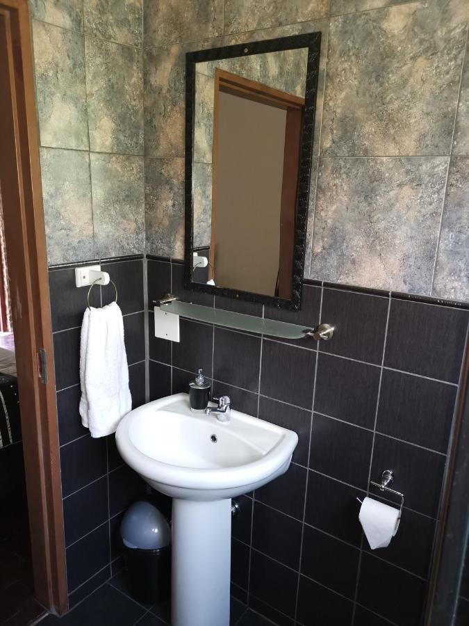 Bastille De Blignaut B&B Edenvale Exteriör bild